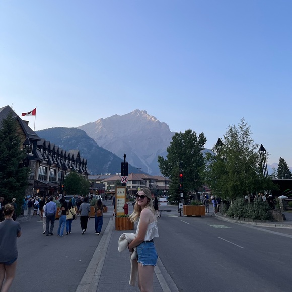 Meet your Posher, Kelsey - Picture 4 of 4